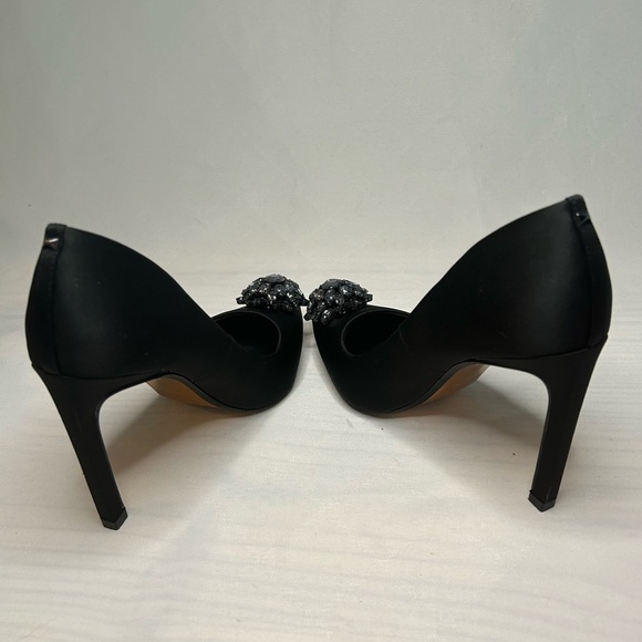 TED BAKER- Brayden Brooch Detail Courts Heels (NWOT) US Size 5.5 EU Size 35 - Picture 4 of 11